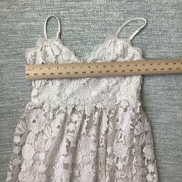 Boohoo Lace Dress - Picture 6 of 8